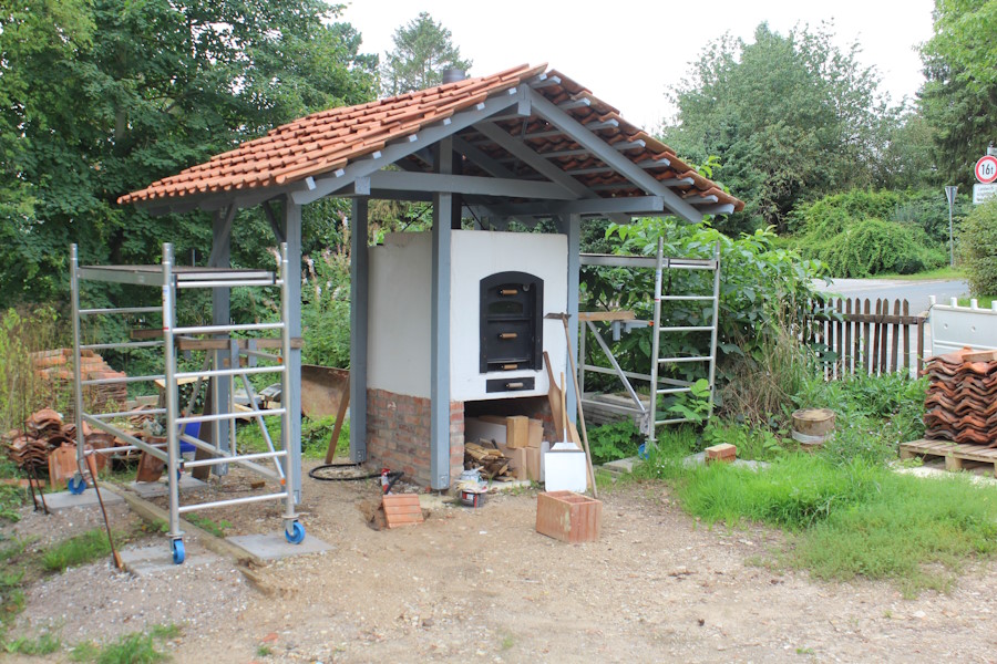 Gedecktes Dach vom Garten-Backofen (August 2023)