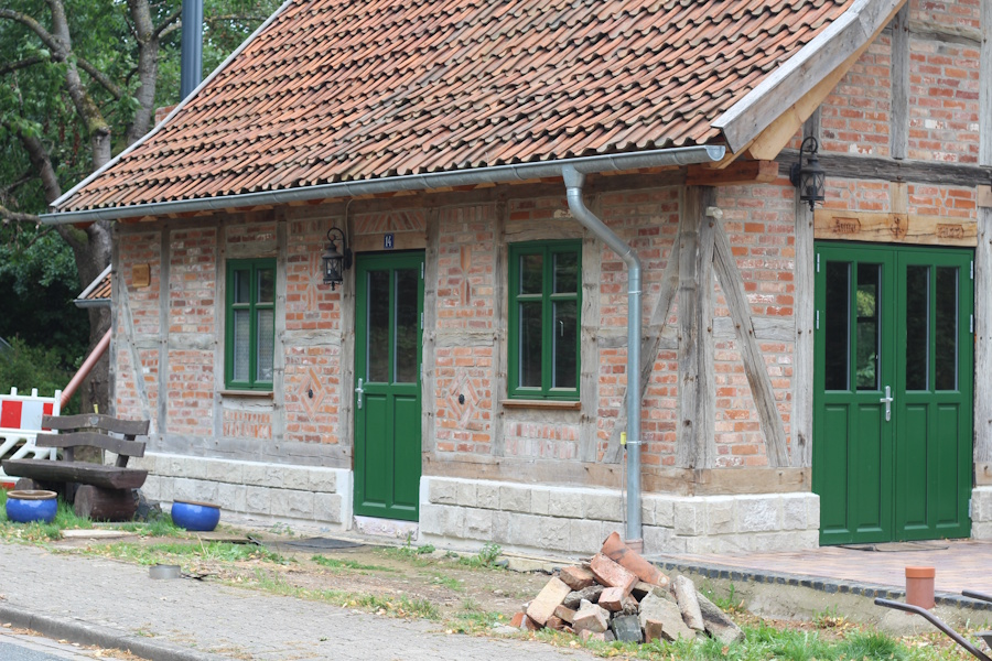 Sockel aus Thüster Kalkstein